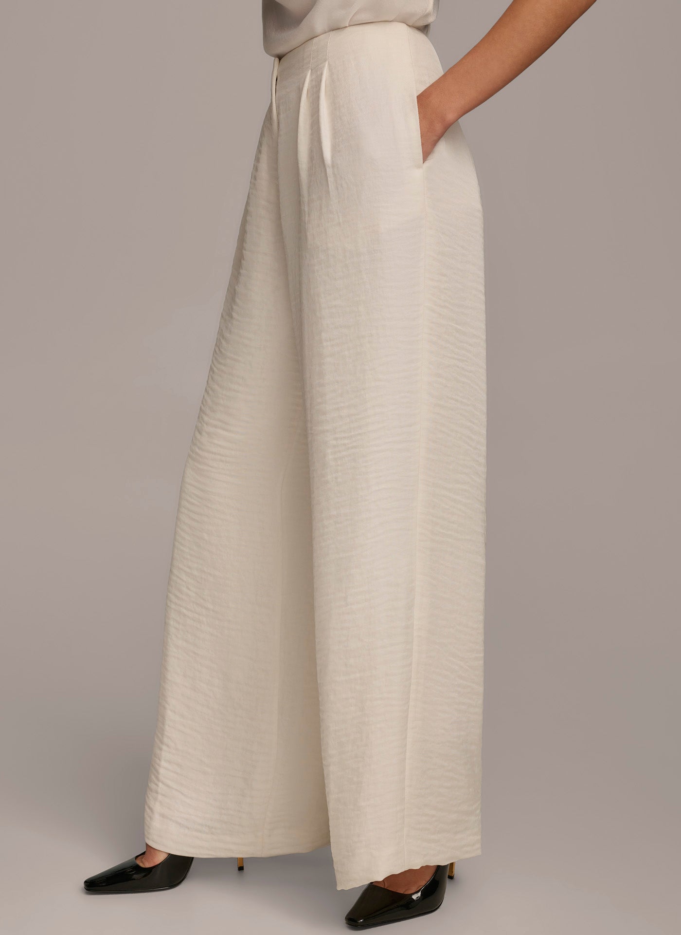 (image for) DELICATE PLEATED WIDE LEG PANT